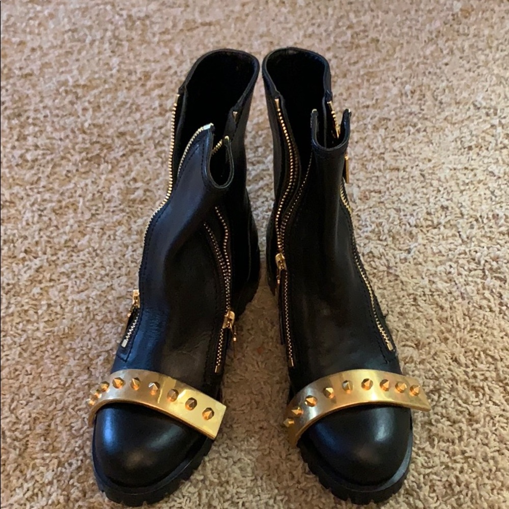 Combat boots